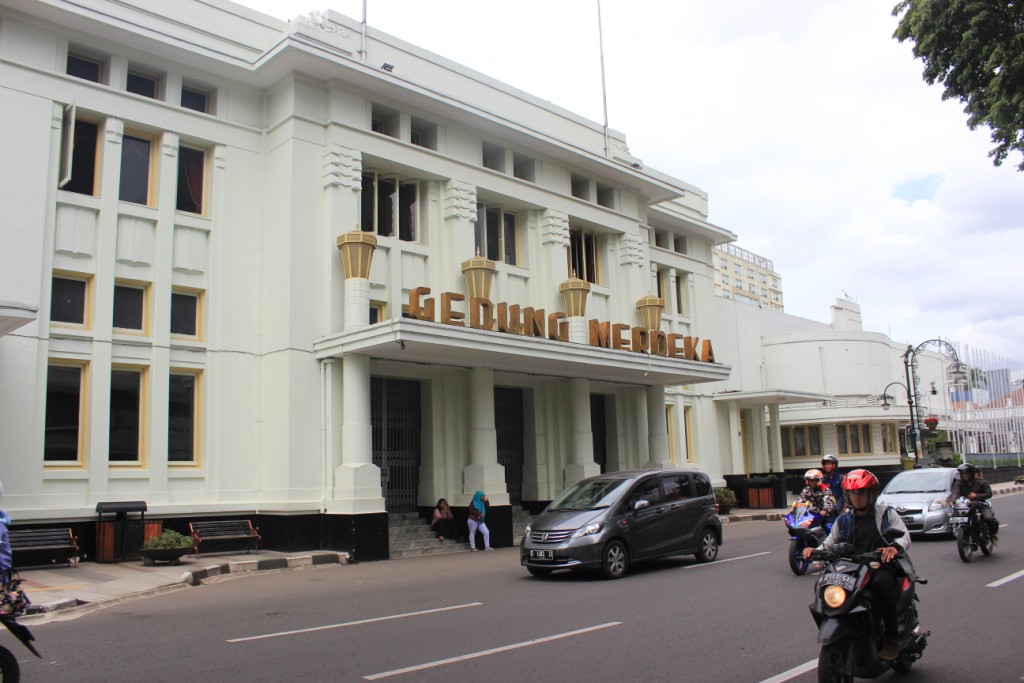 Mengetahui Lebih Dekat Sejarah Gedung Merdeka Bandung
