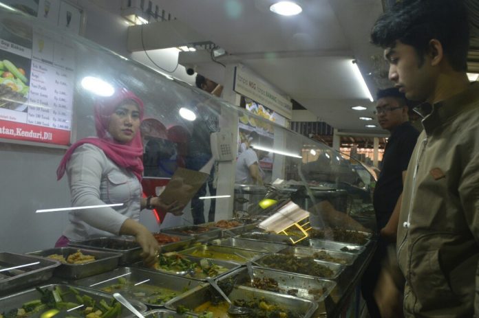 Tempat Makan Vegetarian yang Enak di Bandung  Destinasi 