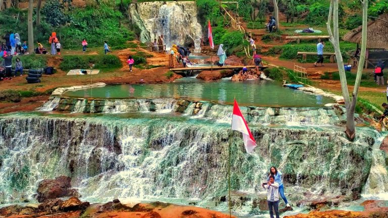 Cipanas Nagrak Lembang, Pemandian Air Panas Alami Baru di Bandung